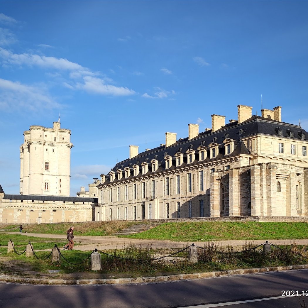 Esplanade du Château de Vincennes 1